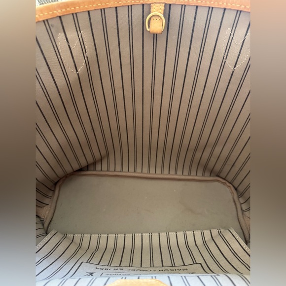 Louis Vuitton Neverfull MM Monogram with Tan Interior - Picture 16 of 16